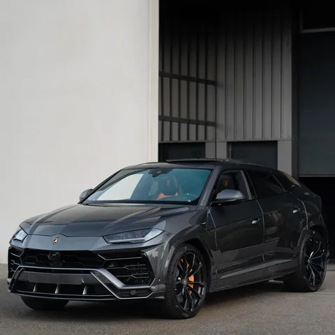 Lamborghini Urus, gris foncé